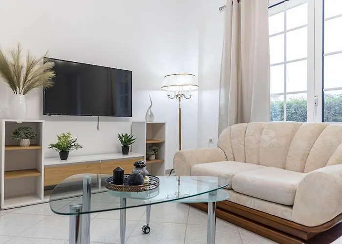 Nikolias Dream House إياليسوس